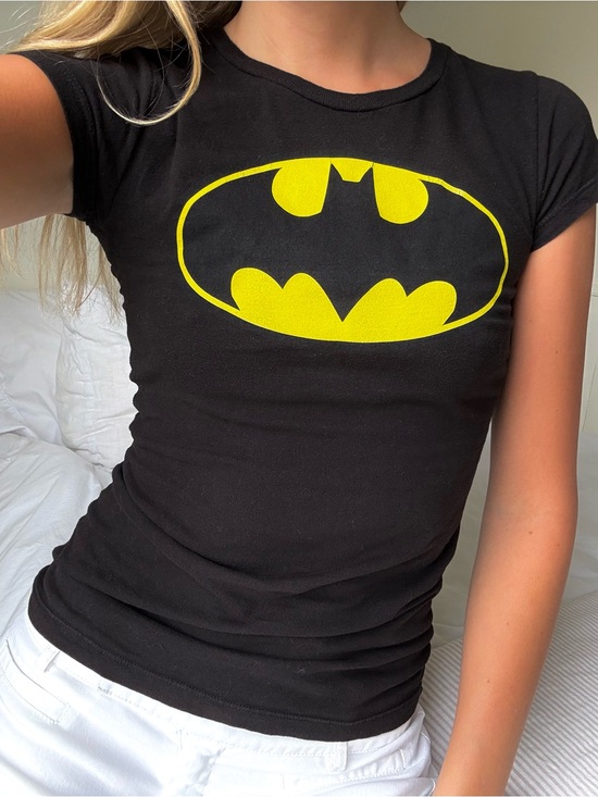 Tops - 90's y2k batman baby tee
